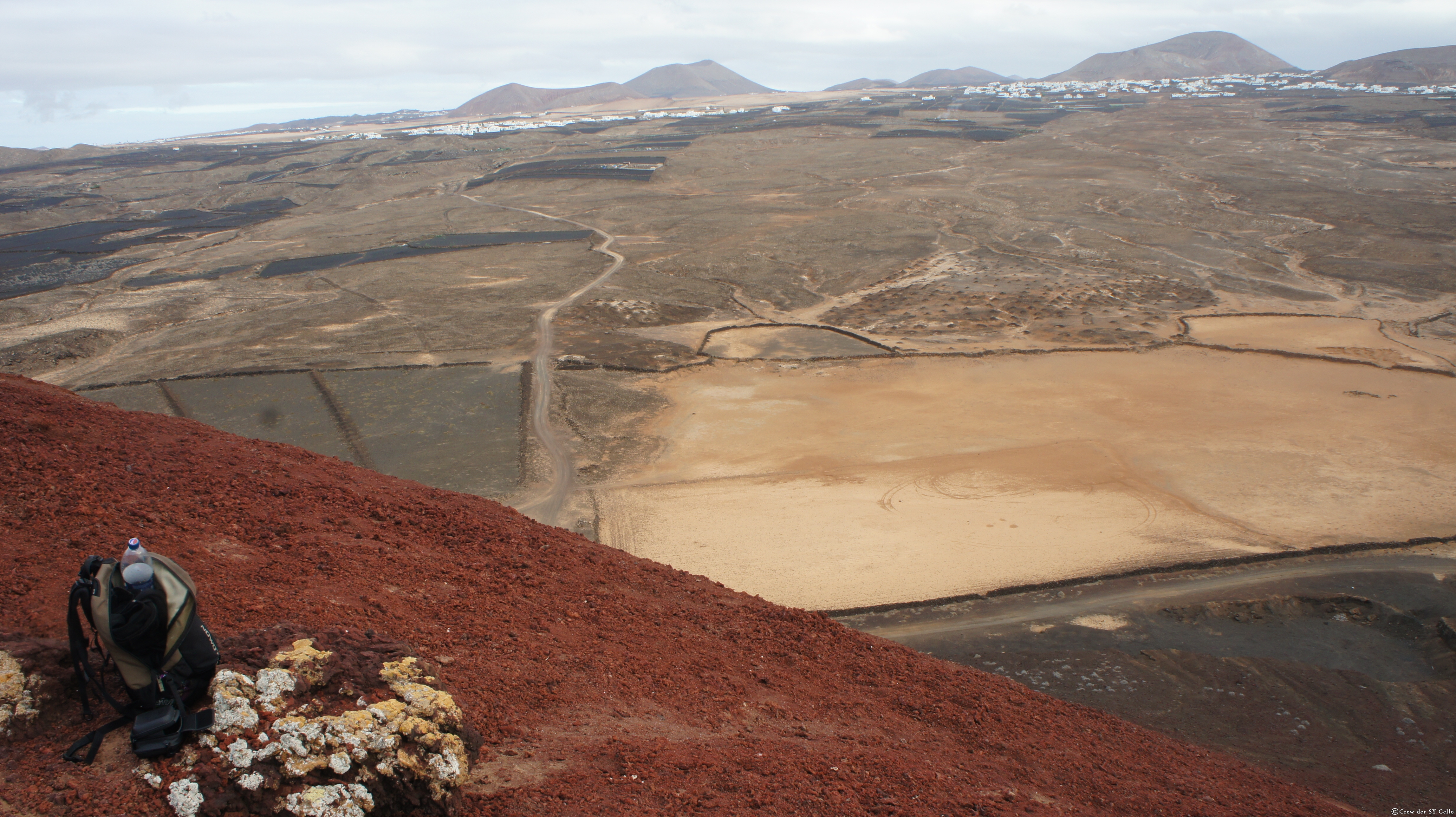 Blick von einem roten Berg - Lanzarote
