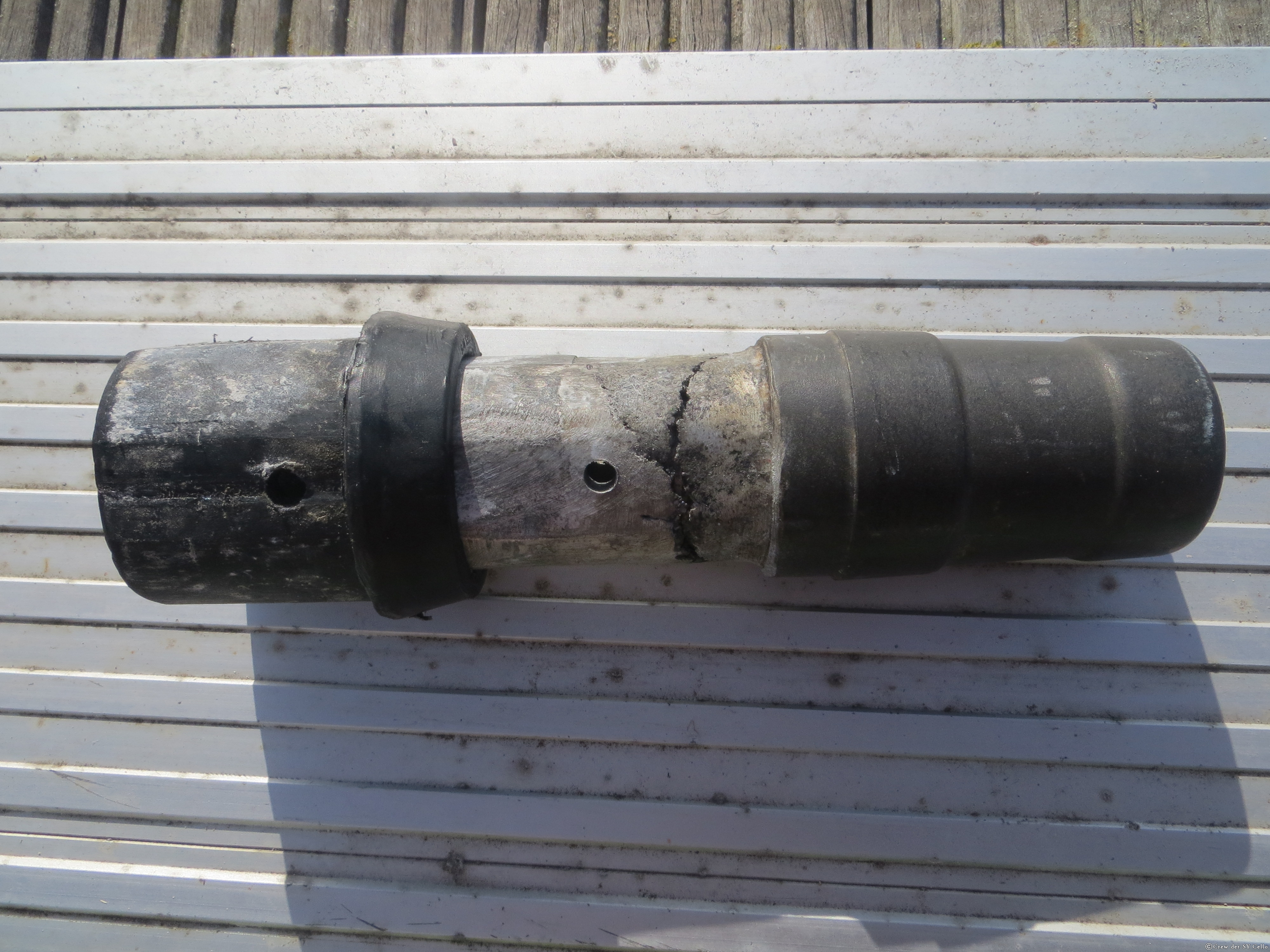 Gebrochene Halterung für den vorderen Baum