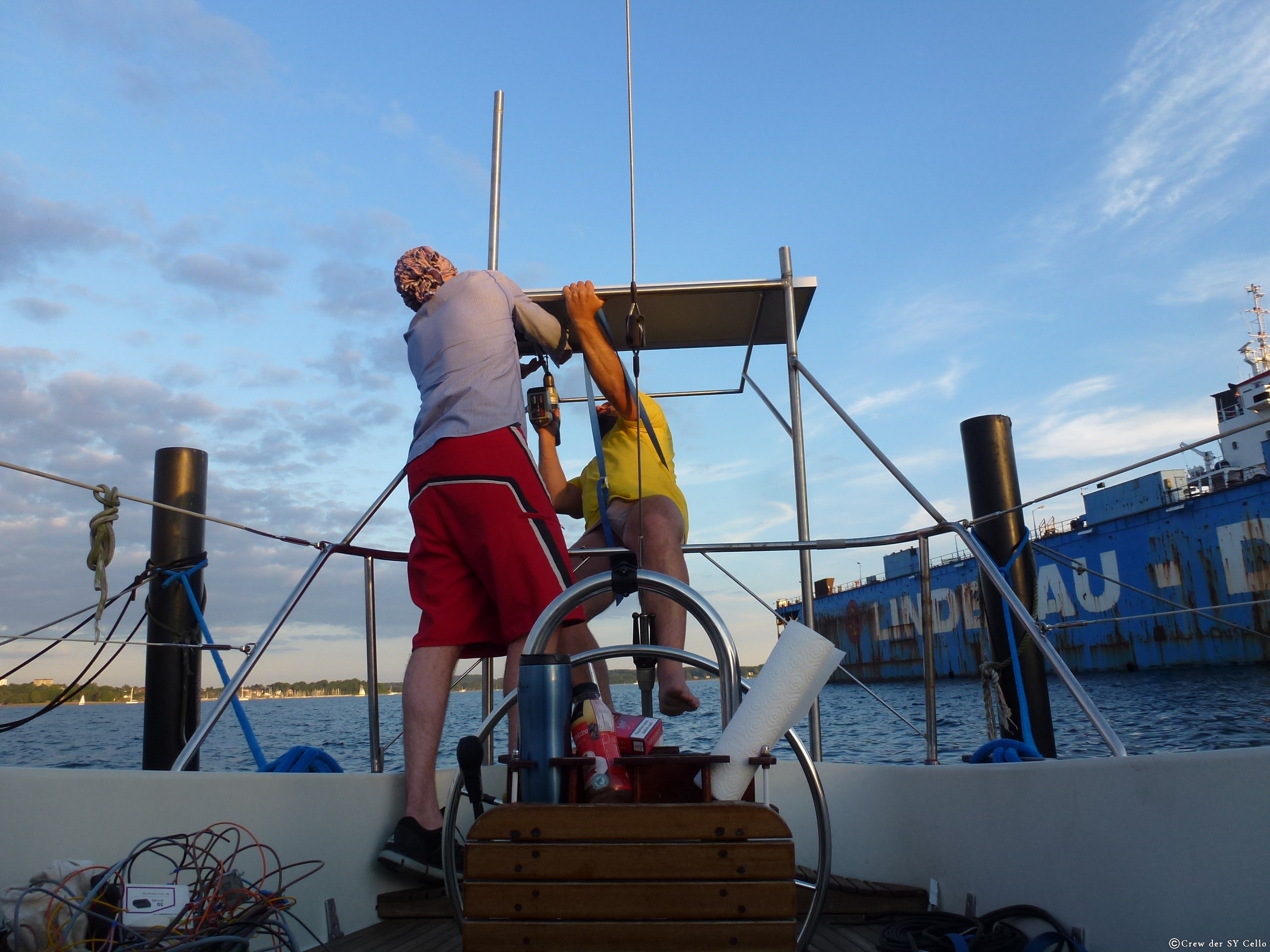 &hellip; und verschraubt.