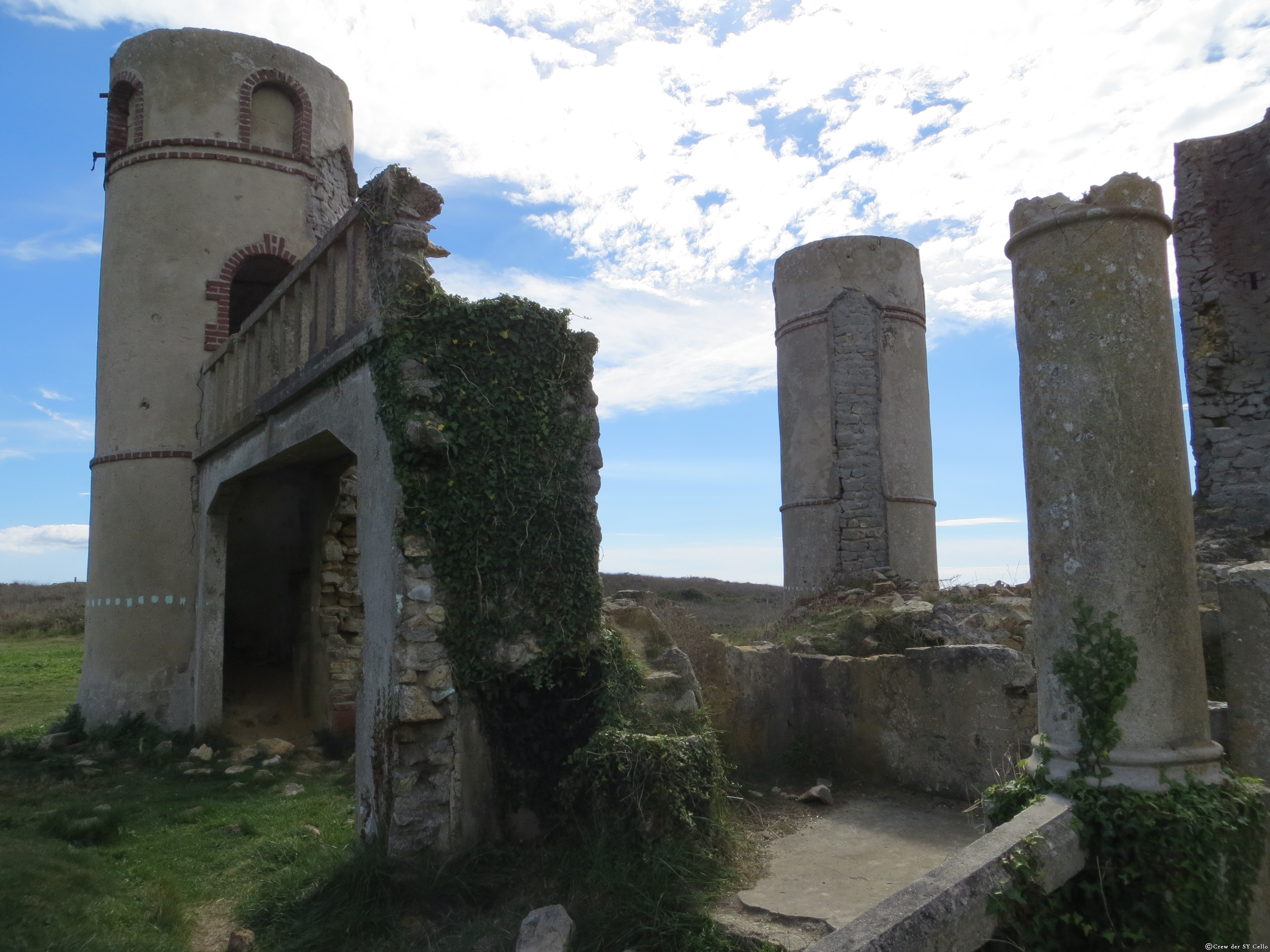 Eine alte Ruine vom französischen Dichter Saint-Pol-Roux