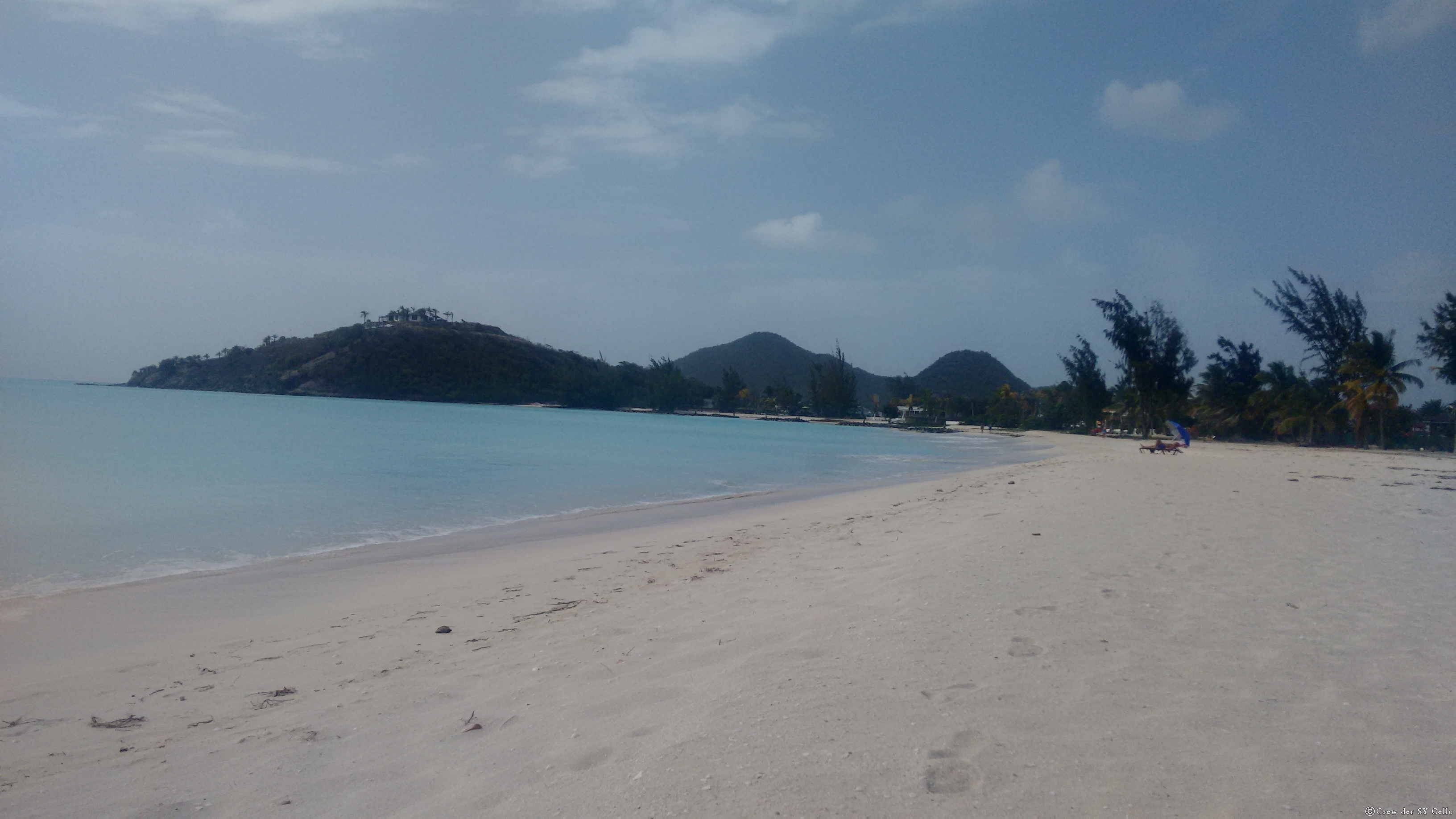 Einer der vielen Traumstrände auf Antigua. Barbuda soll noch schöner sein, leider für uns zu diesem Zeitpunkt unerreichbar.