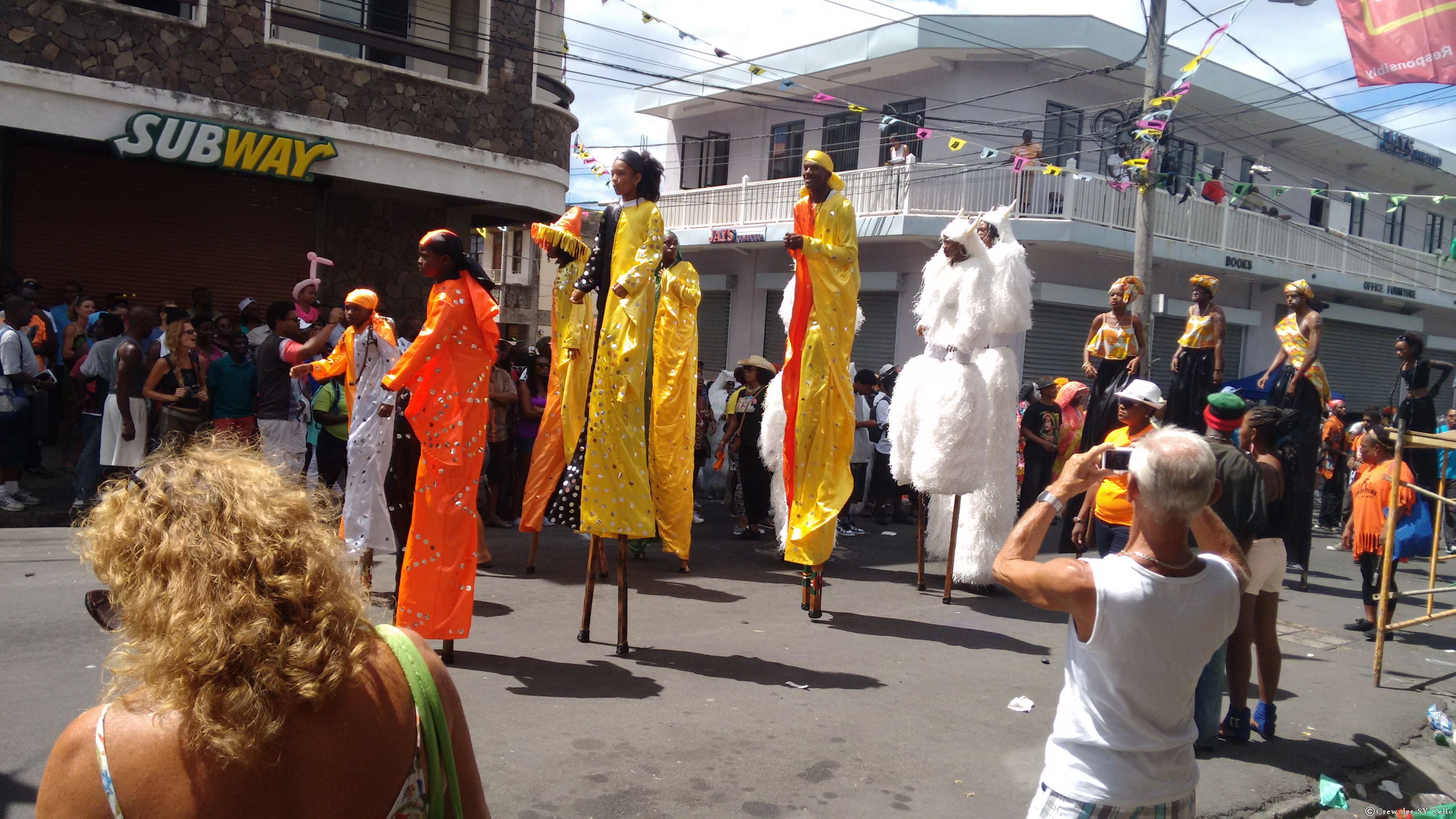 Karneval, Thema: Stelzenläufer.