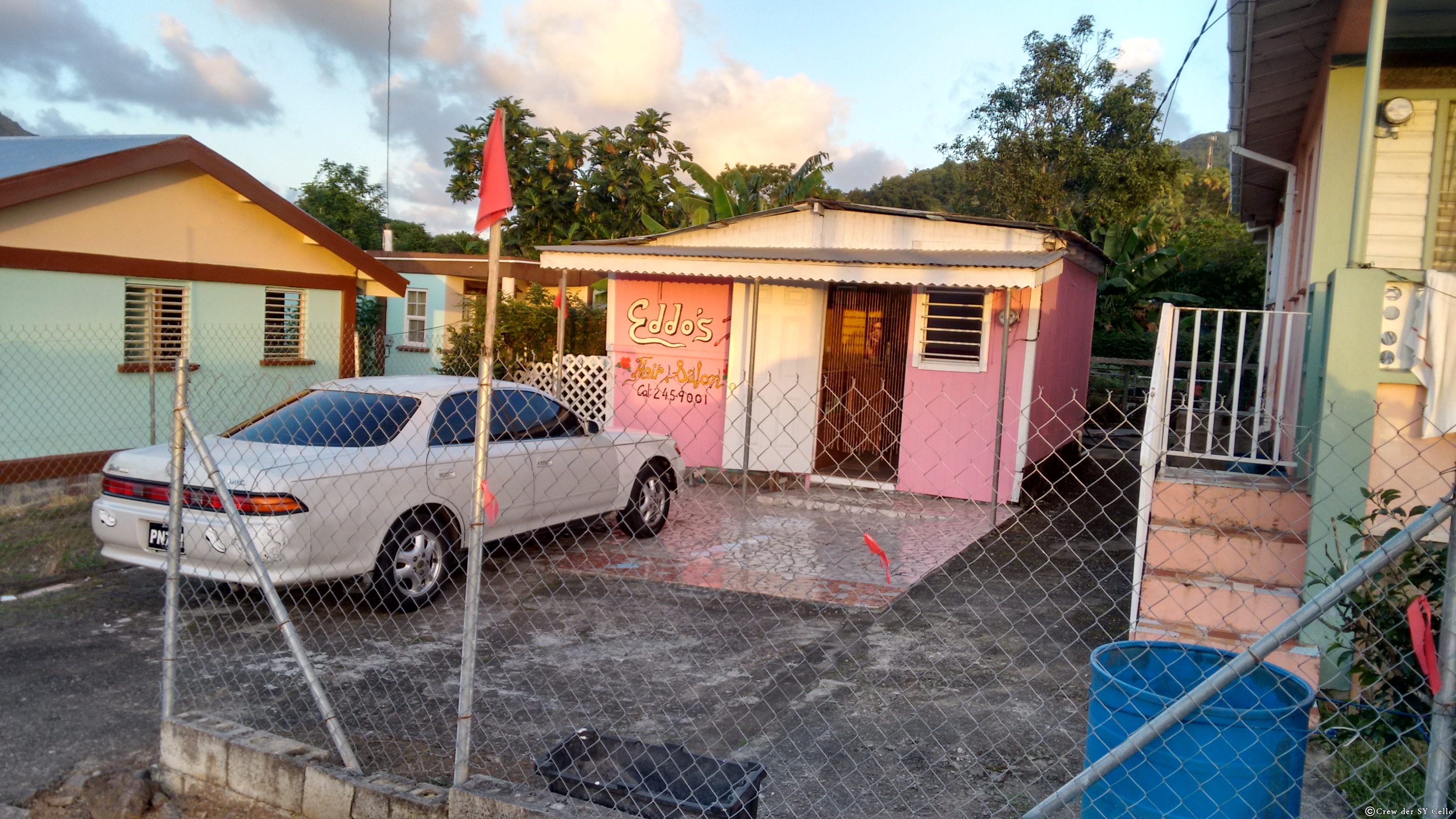 Friseure gibt es überall, Nagelstudios auch.