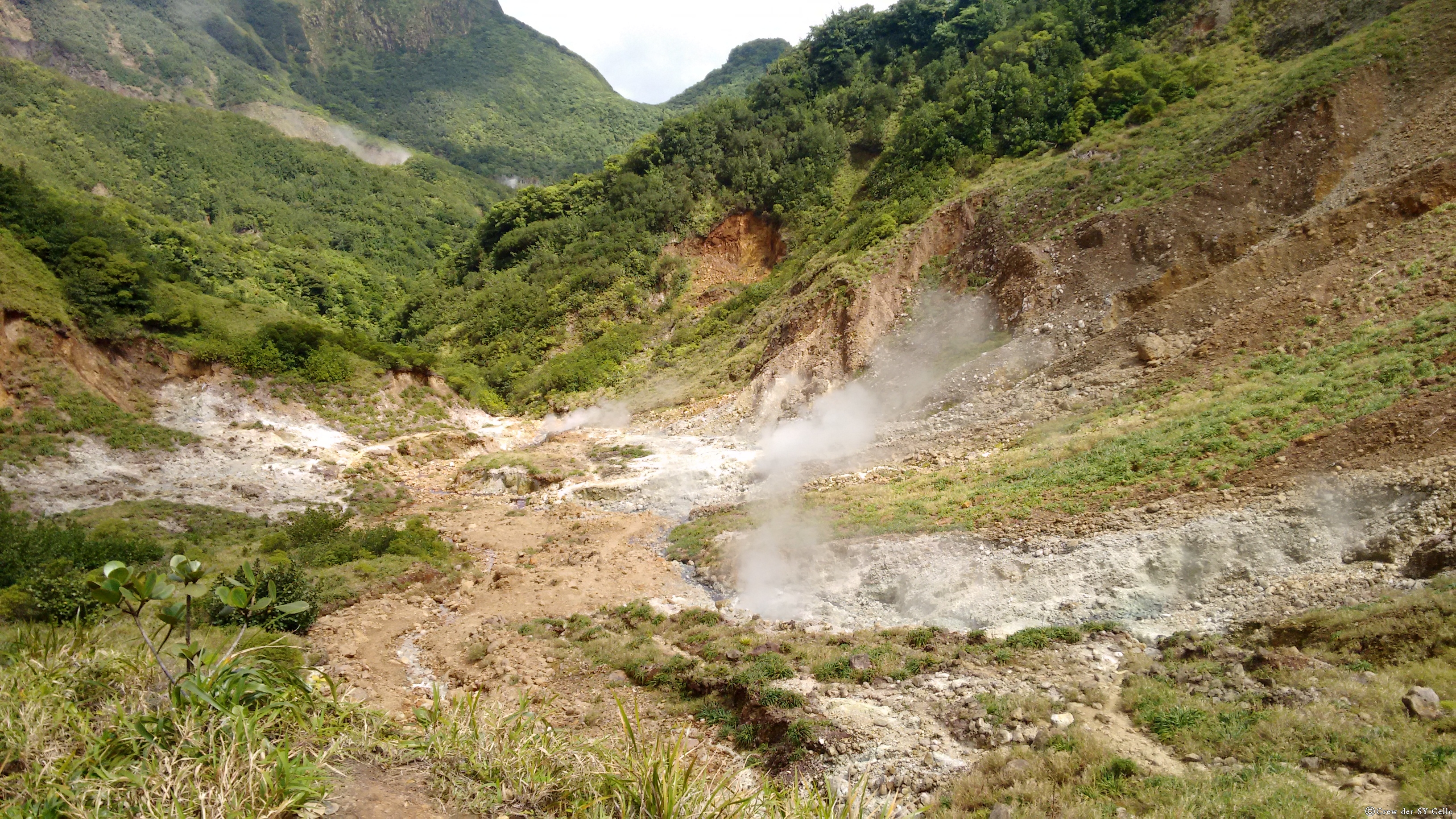 Blick ins ‘Valley of Desolation’, dem ‘Verwüsteten Tal’. Die Bäche kommen kochend an die Oberfläche.