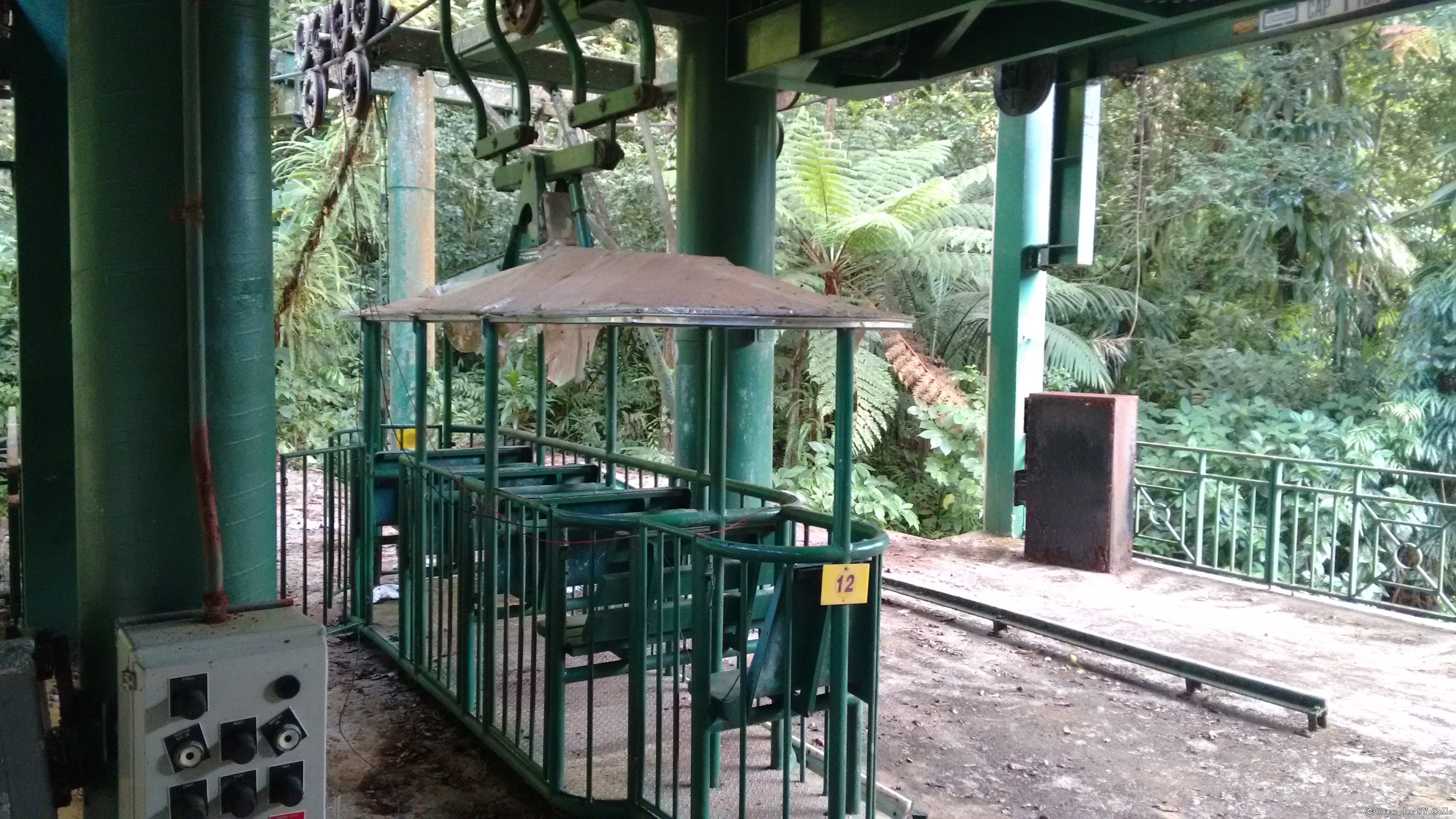 Eine verlassene Gondelstation. Innerhalb der letzten 20 Jahre erbaut, seit den letzten 5 Jahren ungenutzt.