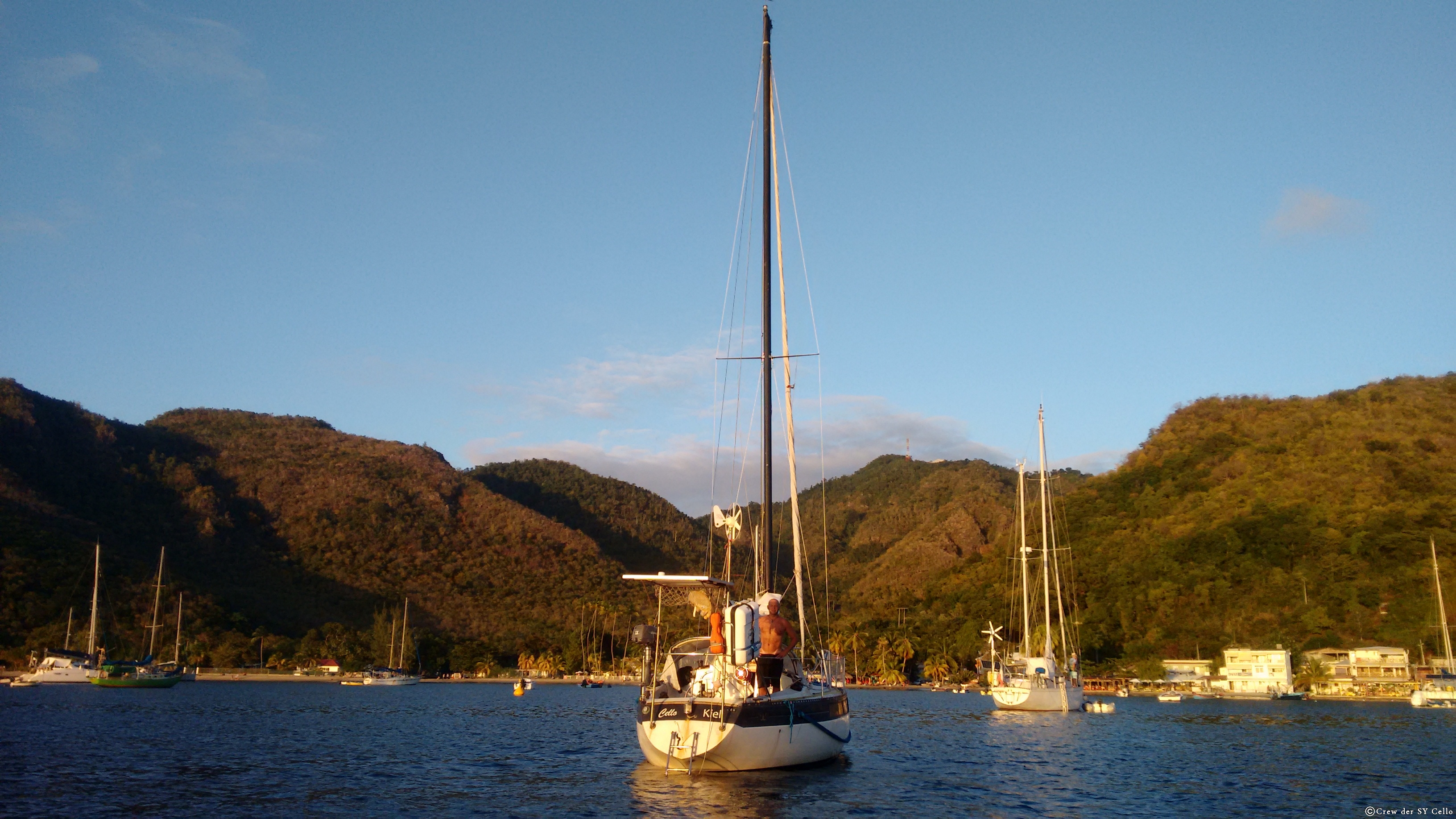 Unsere Cello vor Anker. Grande Anse, Martinique.