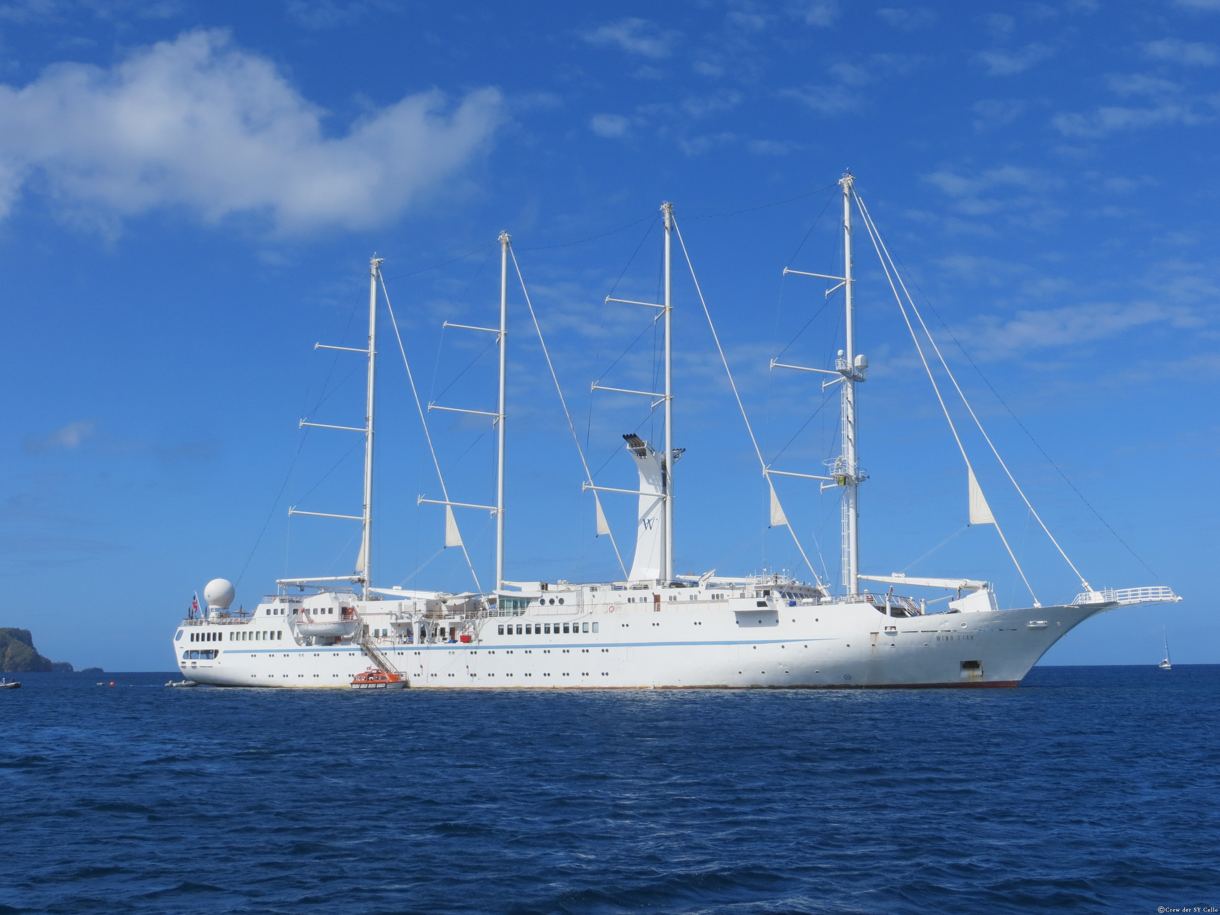 Auf unserer Reise begegnen wir den unterschiedlichsten Schiffen. Hier ein großes Segelschiff &hellip;