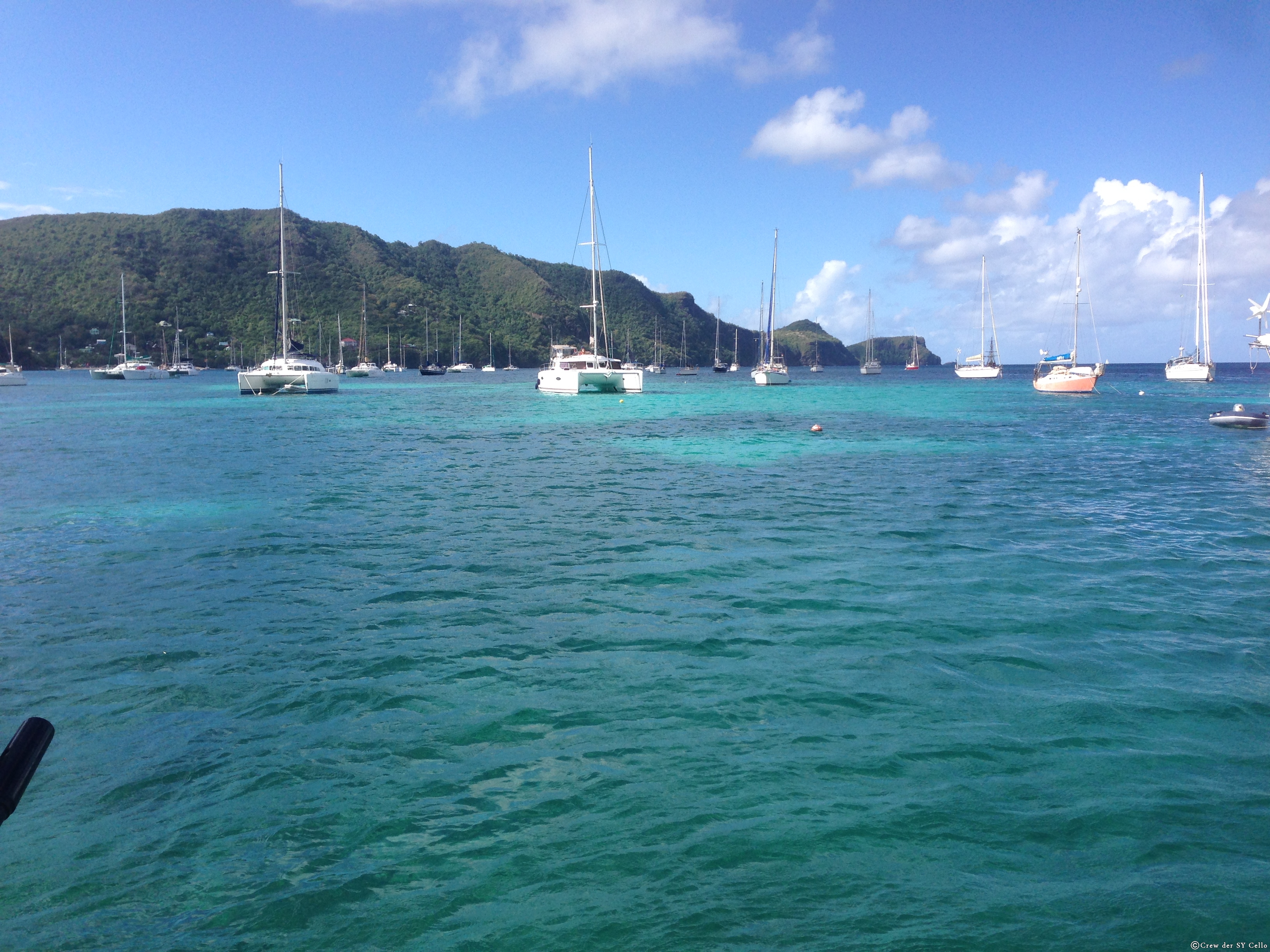 &hellip; eine Nacht später machen wir in Bequia an einer Boje fest. Super klares Wasser, viele andere Schiffe an der Boje oder vor Anker.