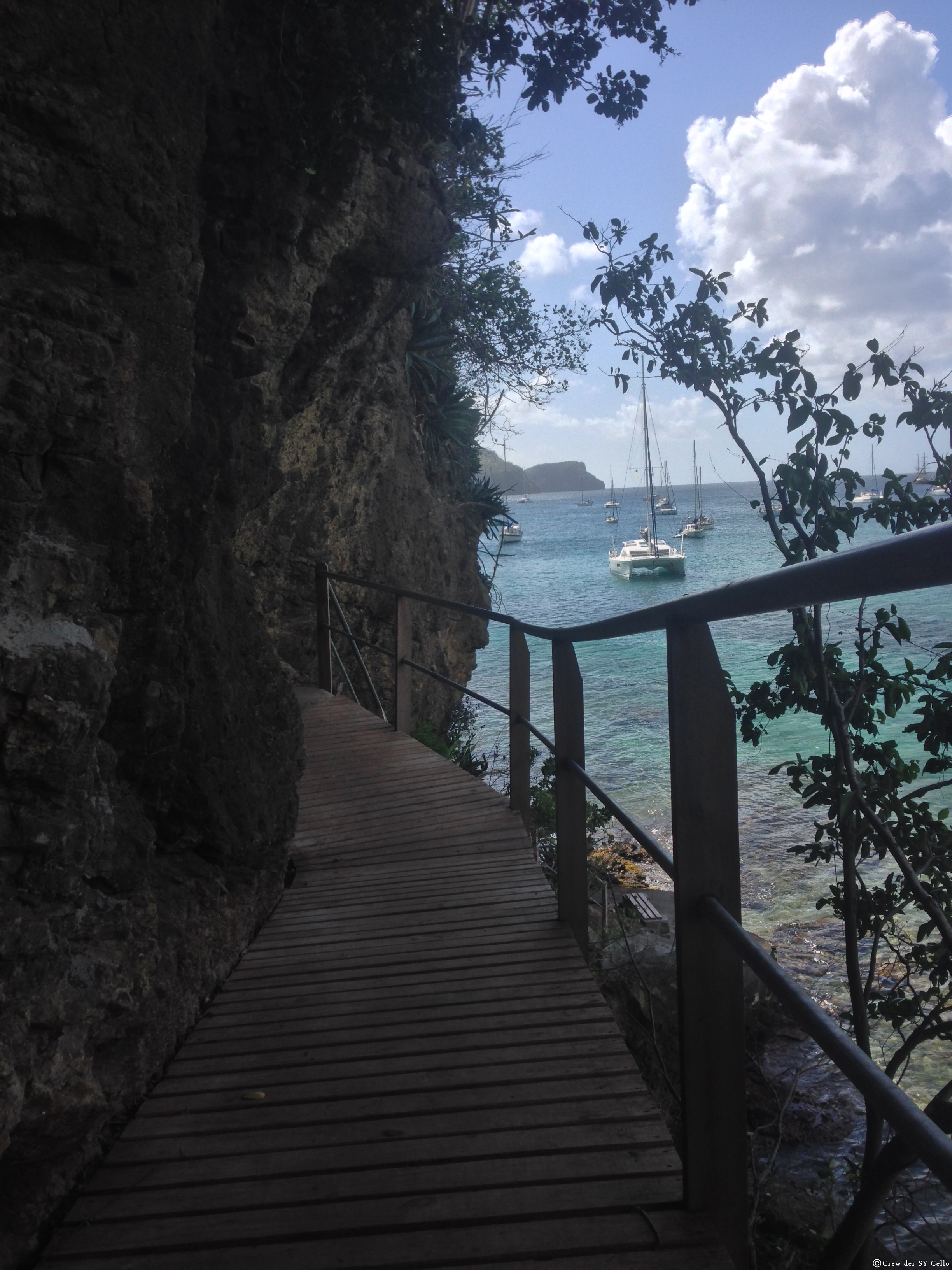 Fußgänger-Weg entlang des Strandes in Bequia.