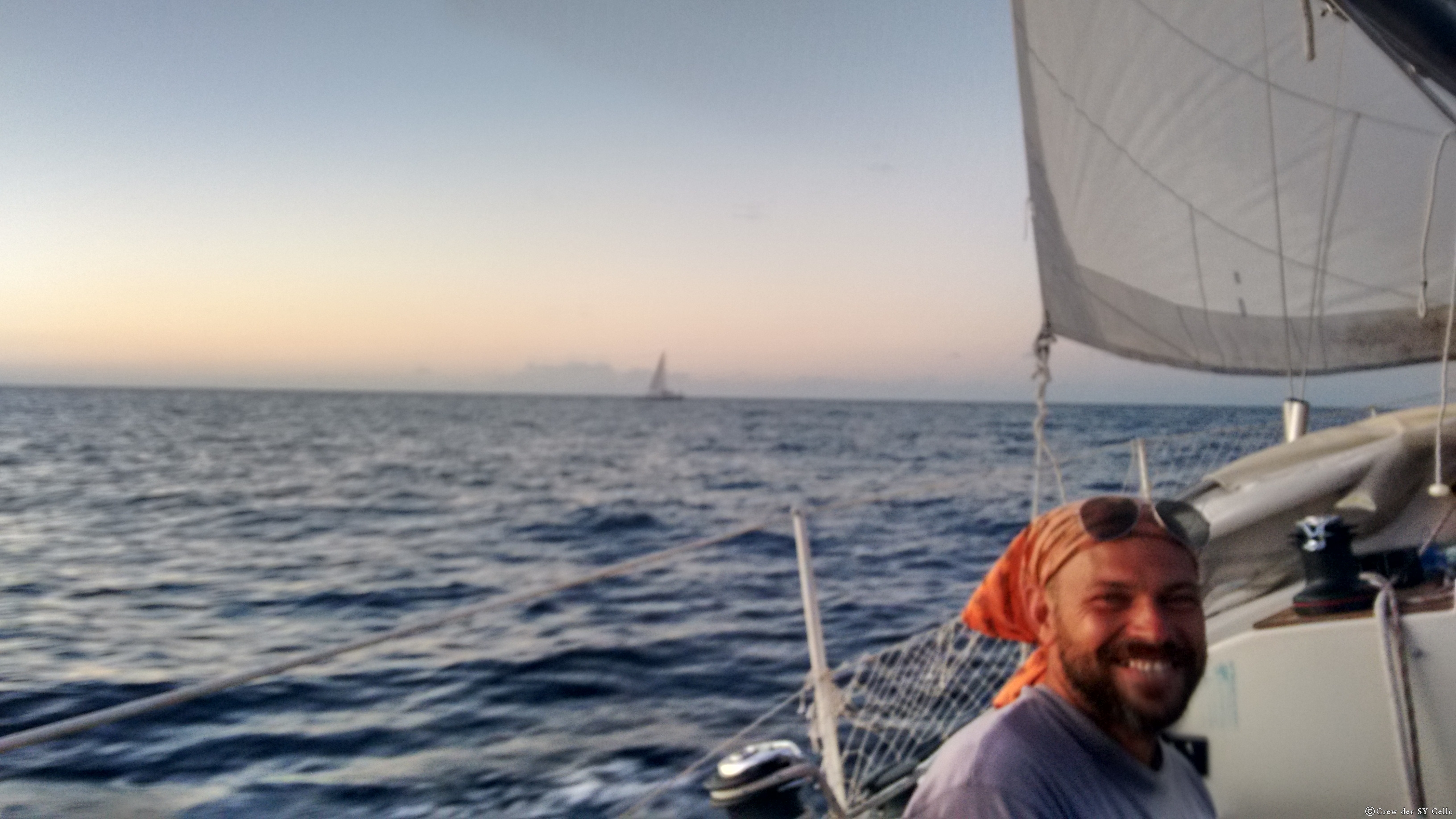 Etwas unscharf, aber super Stimmung beim Sonnenuntergang und gemütlichen 2kn Fahrt bei 6-8kn Wind.