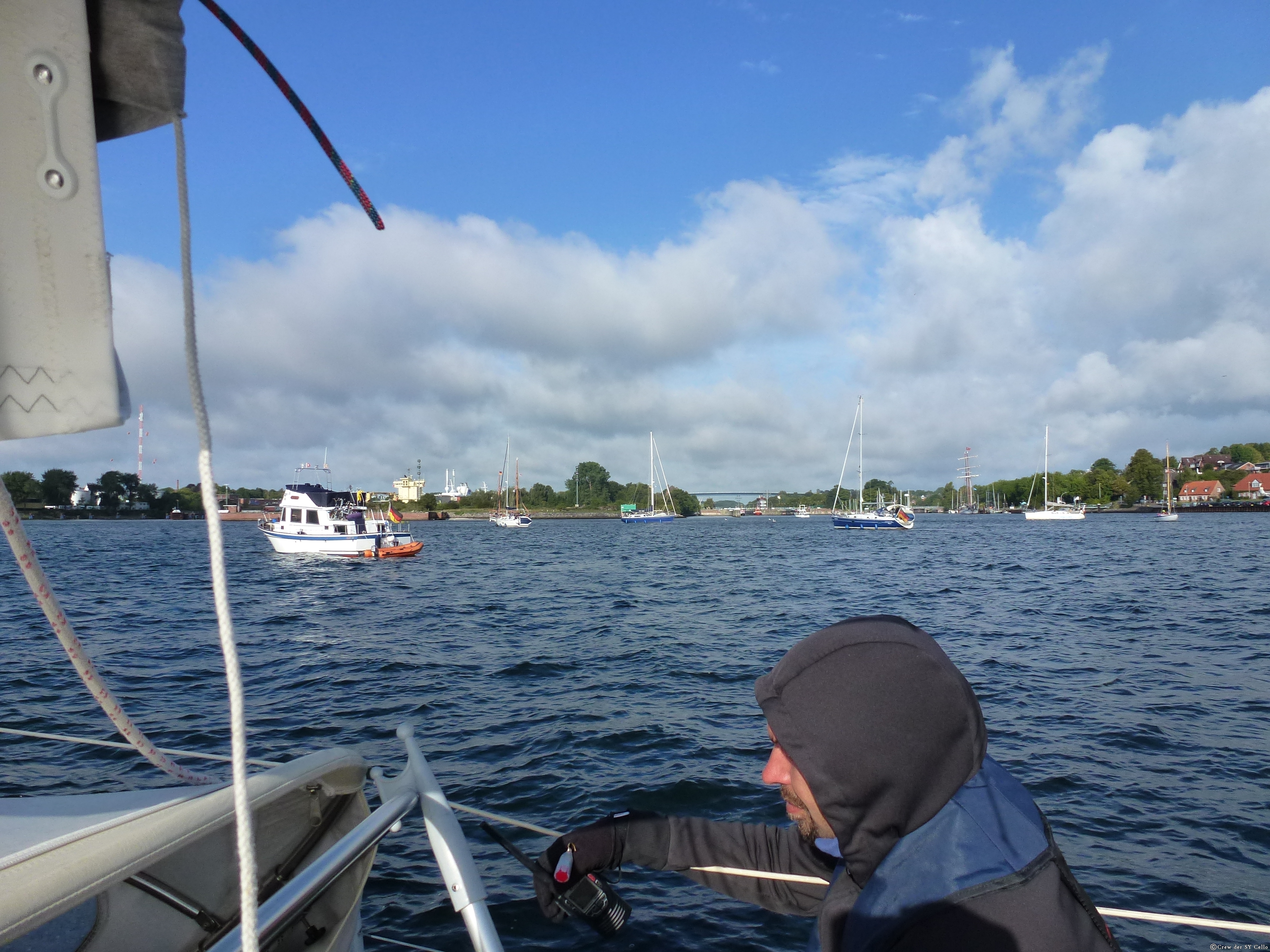 Warten auf die Einfahrt in den Nord-Ostsee-Kanal