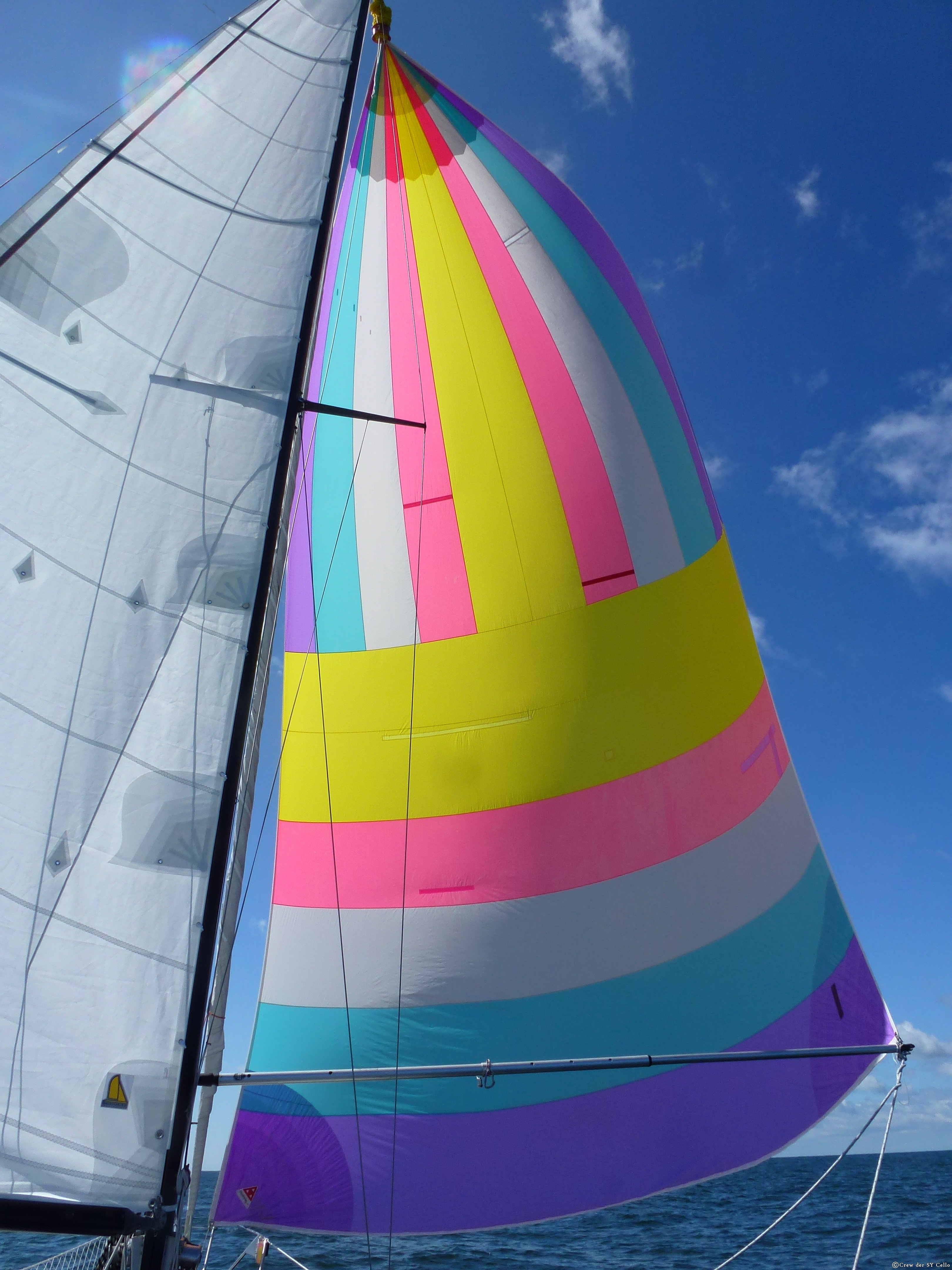 Und zum ersten Mal den Blister (leichtes, großes Vorsegel) ausgepackt