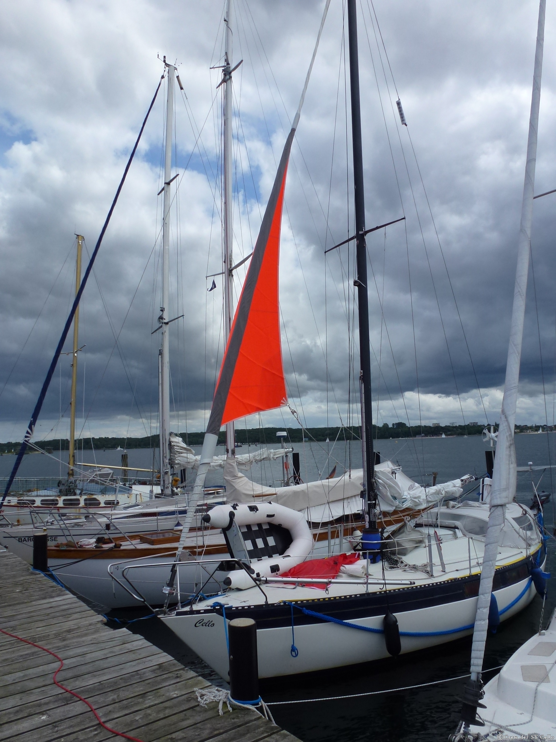 Ausprobieren des Sturmsegels im Hafen