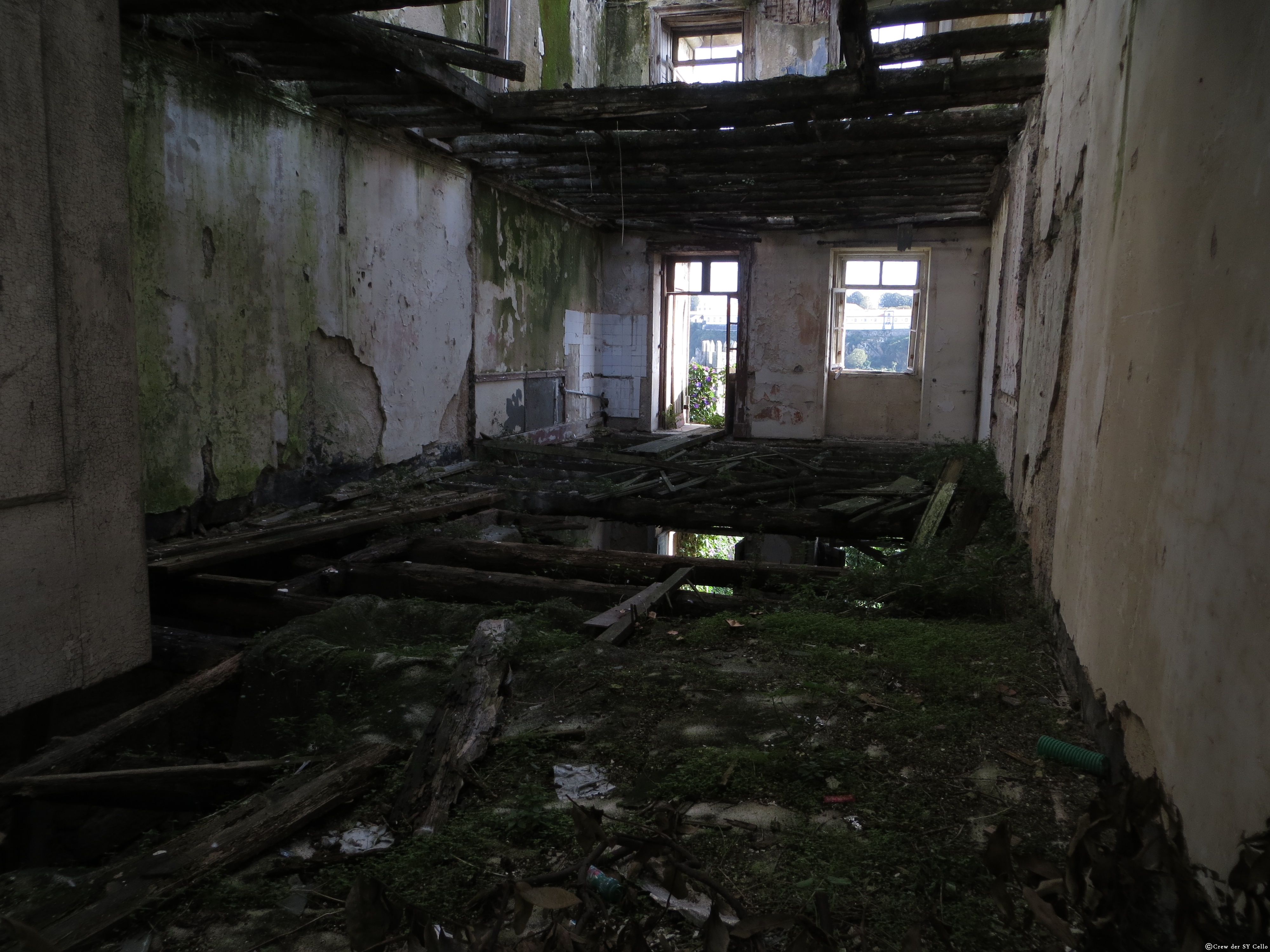 Das Innere eines verfallenen Hauses