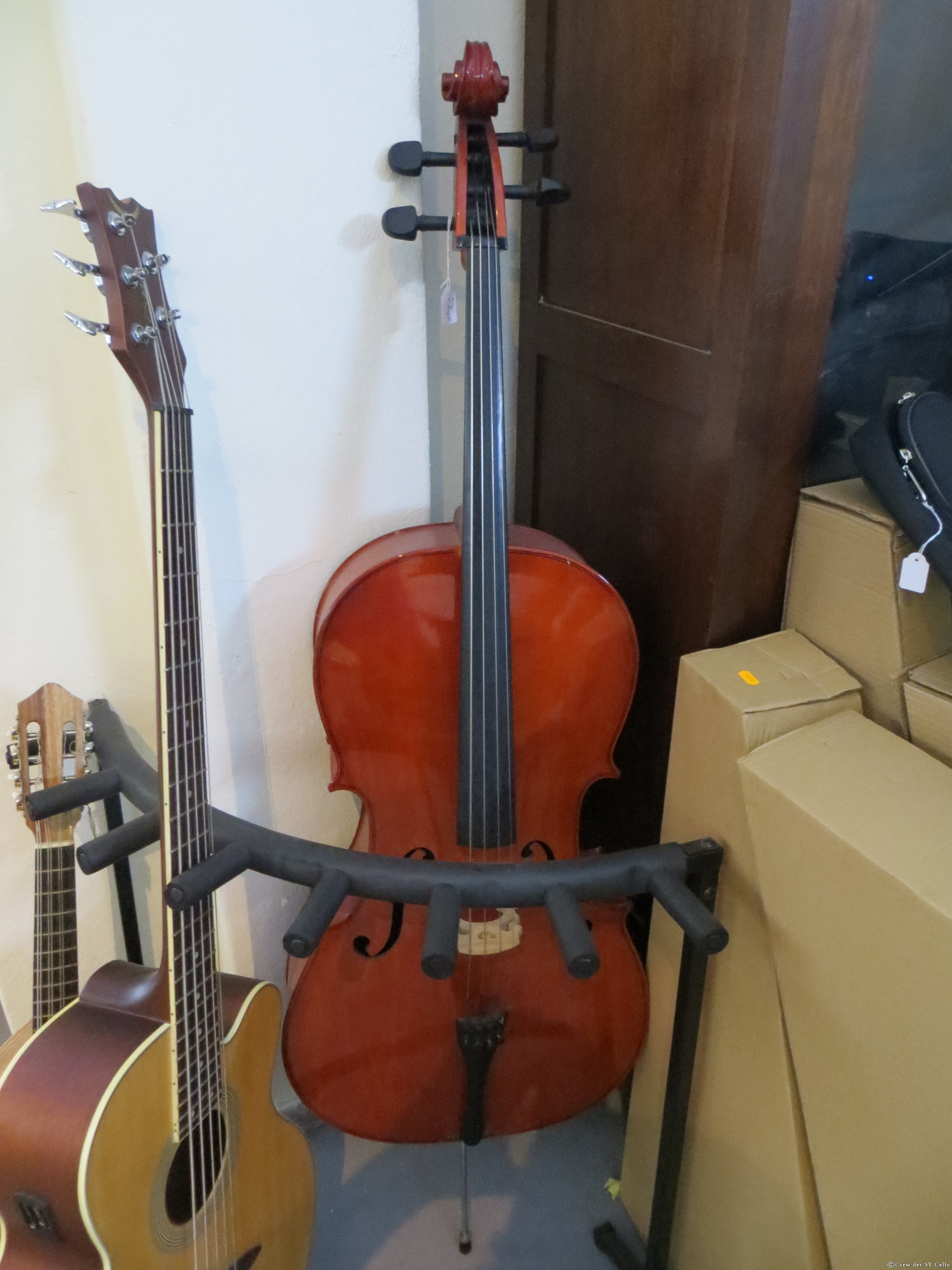 Ein Cello. Sieht jedoch anders aus als unser Boot.