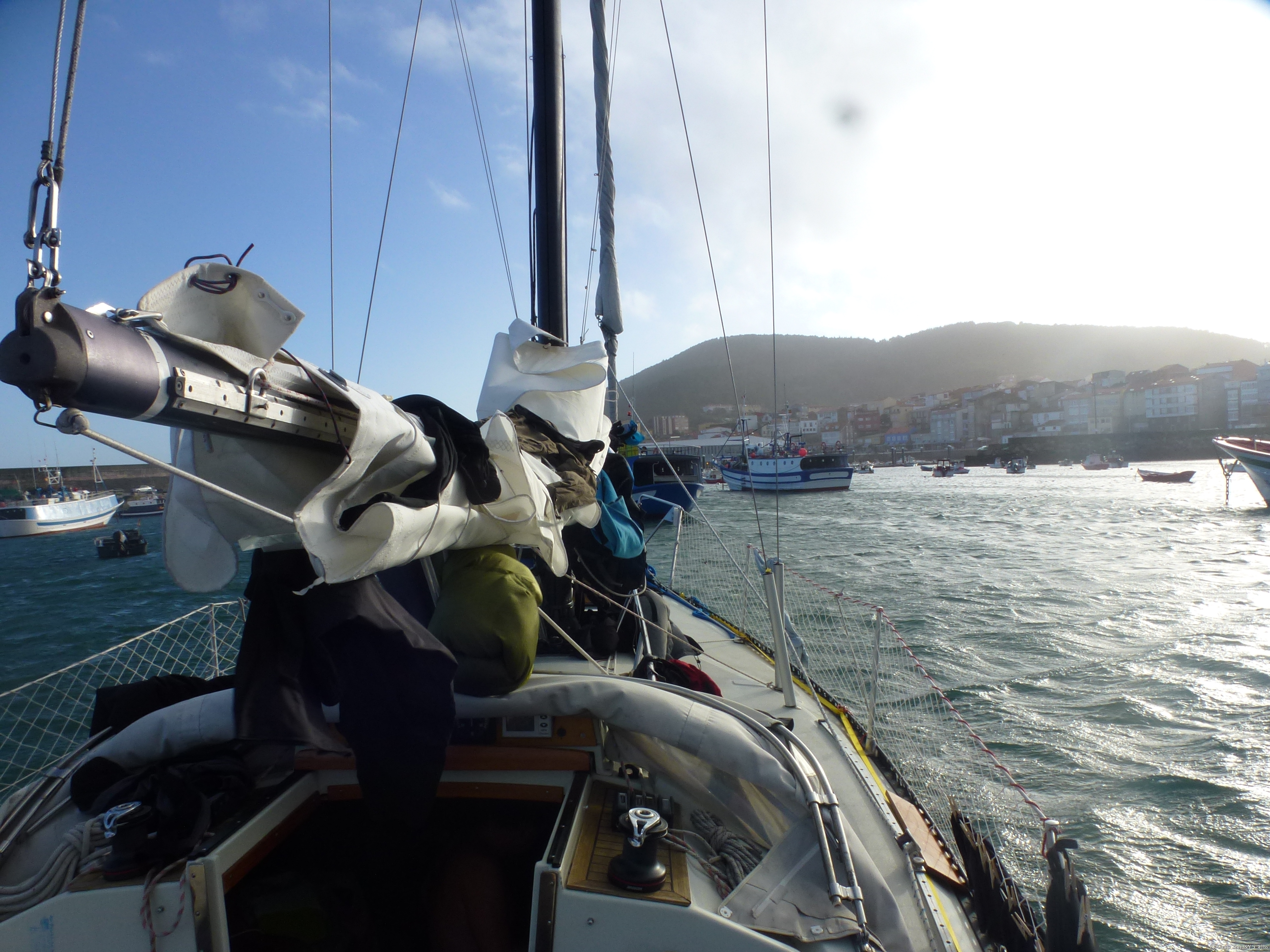 Unser Boot dient nun zum Trocknen der nassen Sachen. Hat nicht funktioniert, trotz Wind und trockenem Wetter blieb alles nass